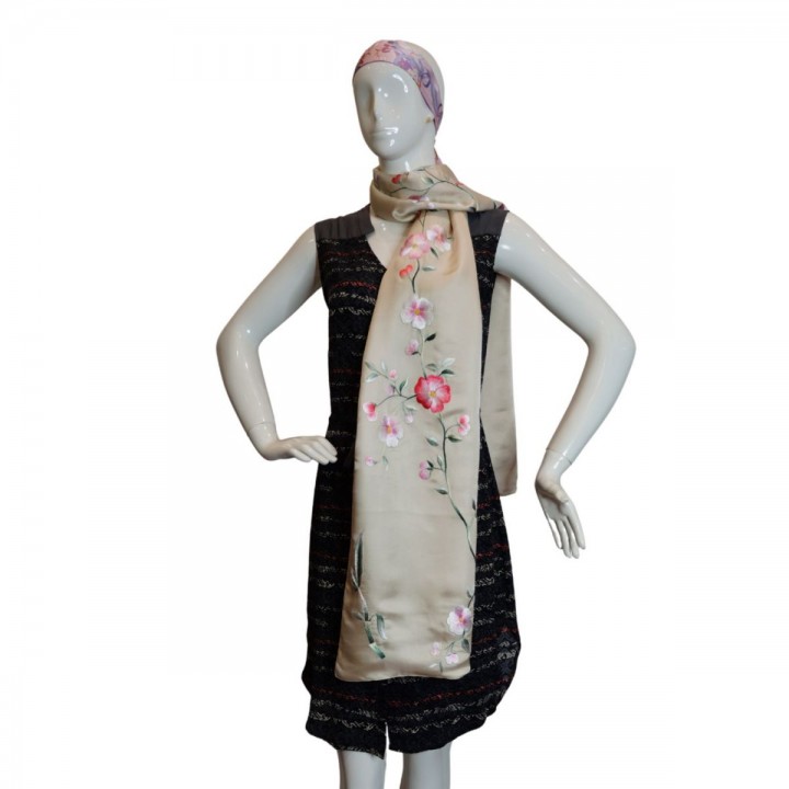 Silk scarf hand-embroidered with peach blossom 40*200 cm